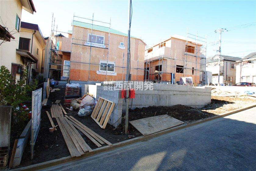 Local photos, including front road. Local (12 May 2013) Shooting