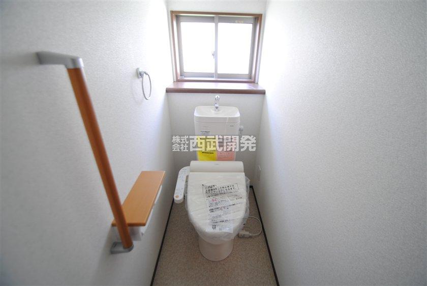 Toilet. Indoor (10 May 2013) Shooting