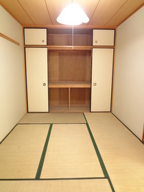 Living and room. Also increases the amount of storage there is a Japanese-style room.