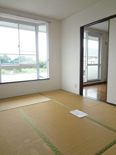 Living and room. Room tatami settle the tatami is re-covering the time of move-in