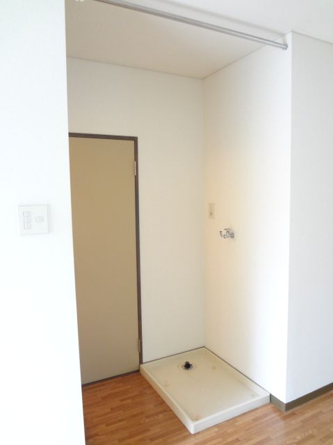 Other room space. You can also blindfold because there is a curtain rail at the top