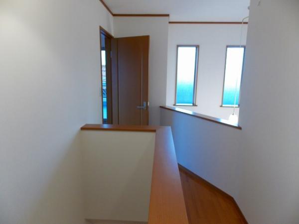 Other introspection. Entrance from the second floor hallway blow