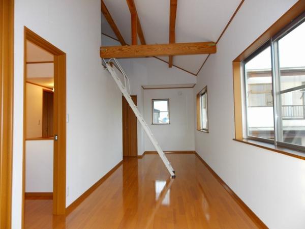 Non-living room. Second floor 10.3 Pledge