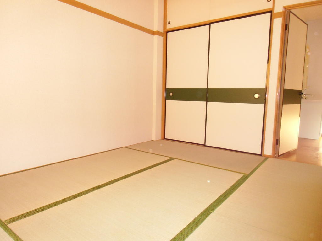 Other room space. Japanese-style room 6 quires