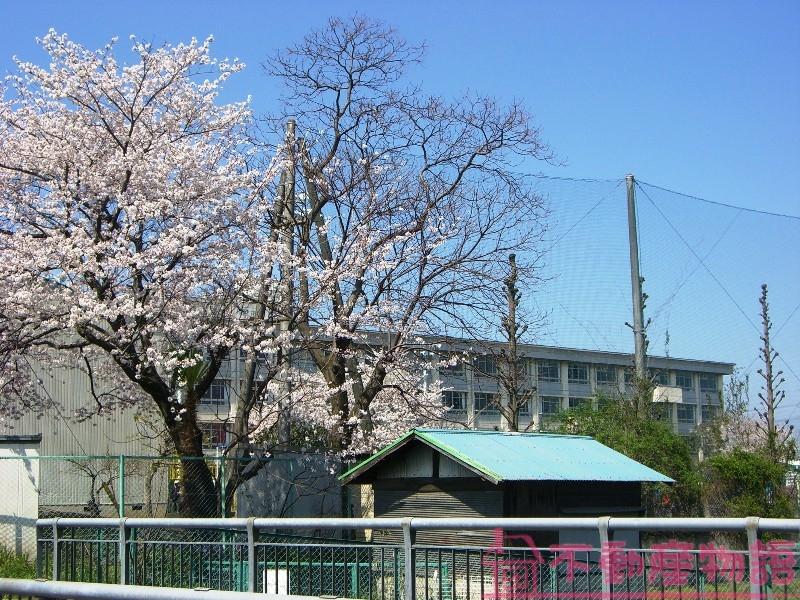 Primary school. 1083m to Kawagoe Municipal Hirotani Elementary School