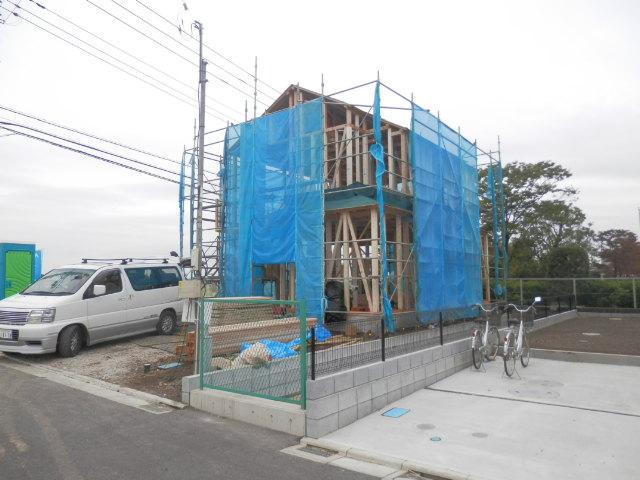 Local photos, including front road. Local (10 May 2013) Shooting