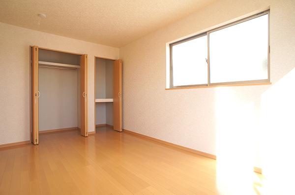 Non-living room. 1 Building