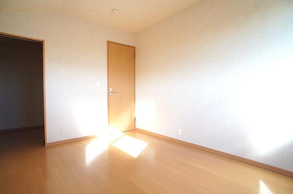 Non-living room. 1 Building