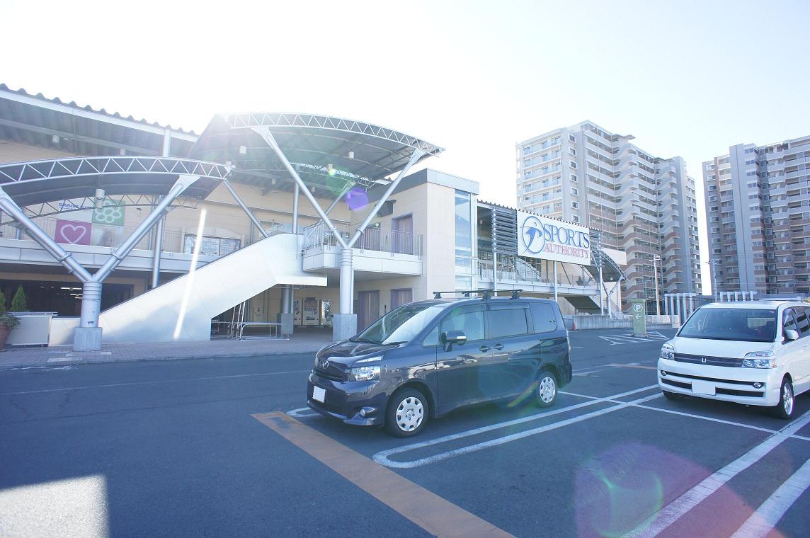 Shopping centre. Unikusu south Furuya Fitness building up (shopping center) 763m