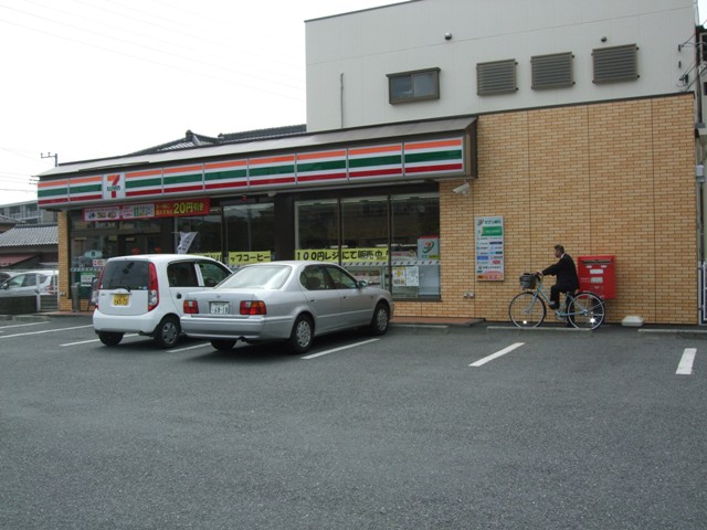 Convenience store. 1645m to Seven-Eleven (convenience store)