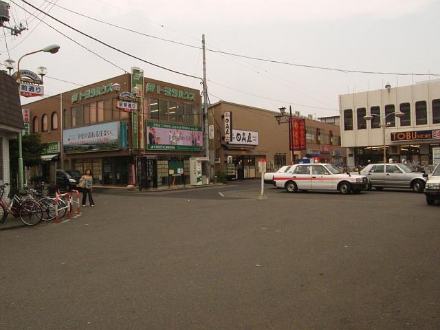 Streets around. Shingashi Station Rotary