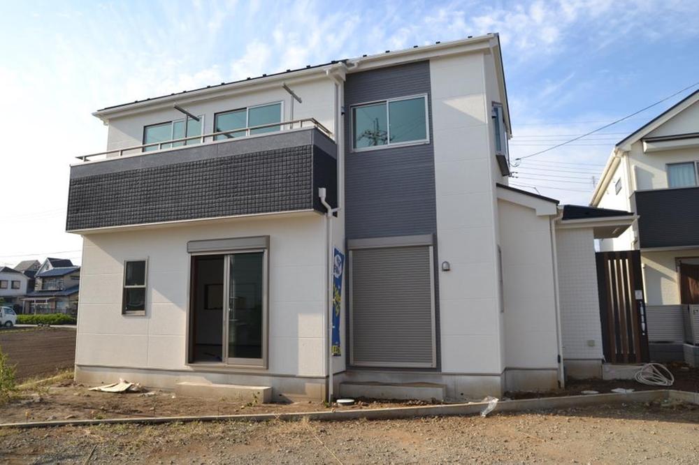 Local appearance photo. Local (11 May 2013) Shooting