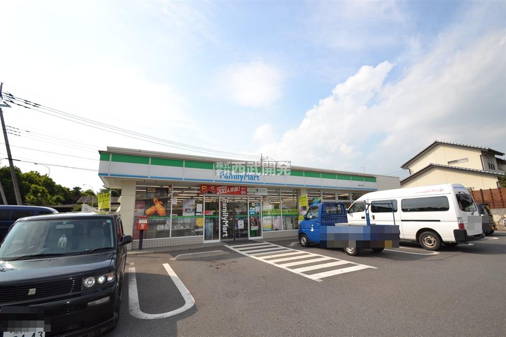 Convenience store. 890m to FamilyMart