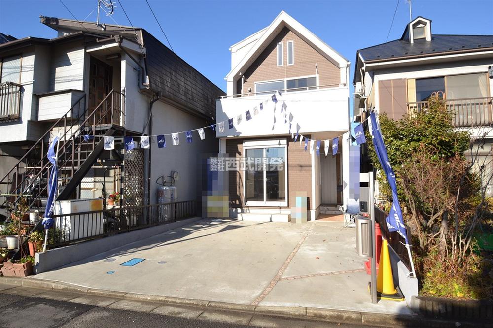 Local appearance photo. Local (12 May 2013) Shooting