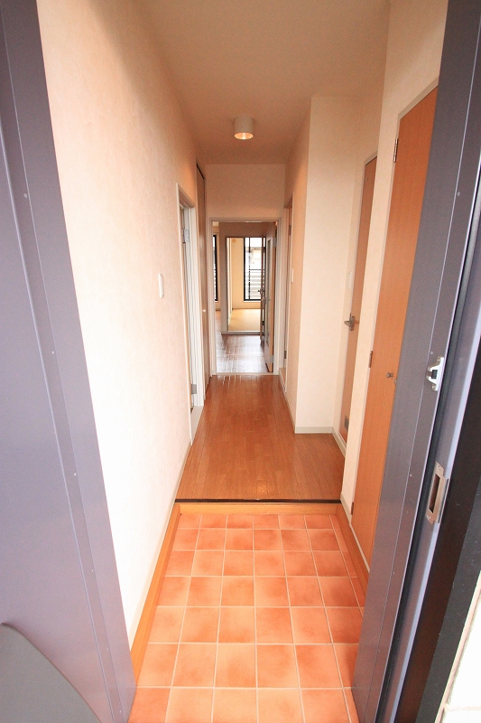 Entrance.  ■ Same apartment It is similar renovation photo