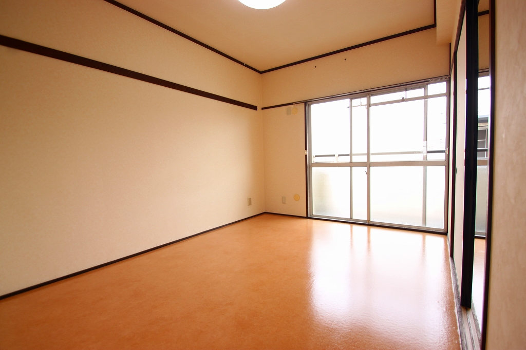 Other room space.  ■ Same apartment It is similar to photo