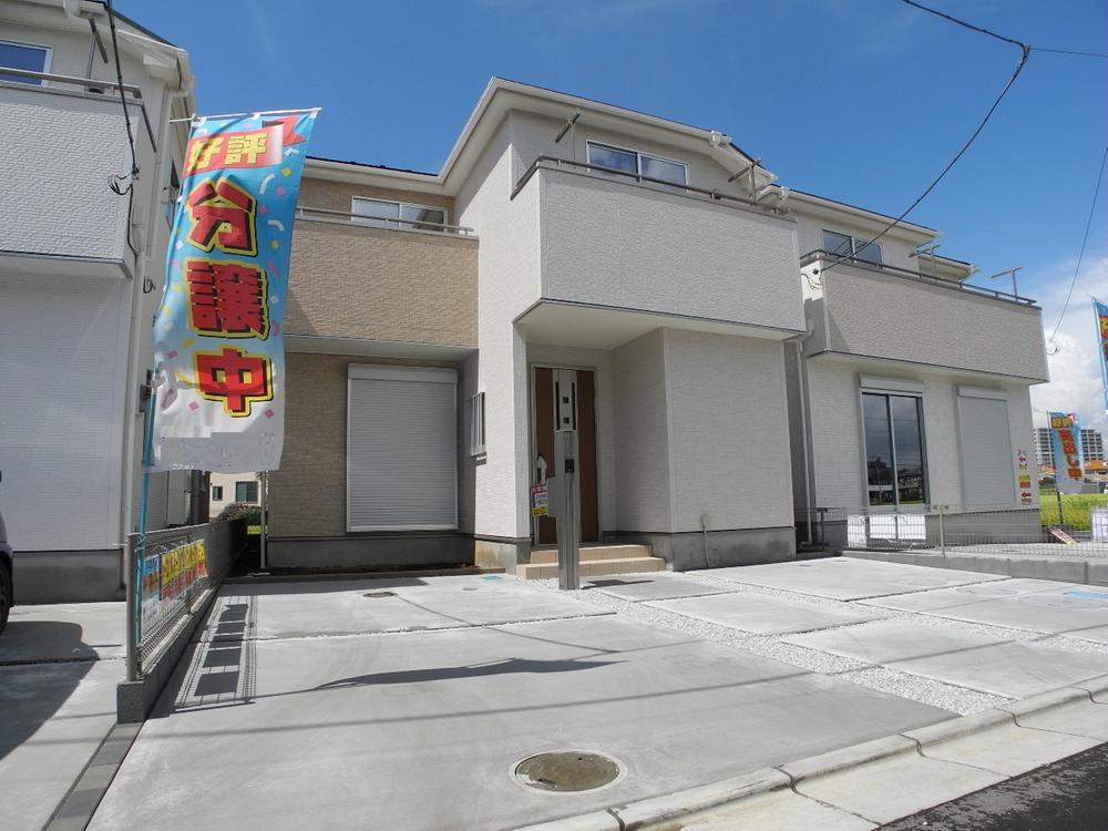 Local photos, including front road. It has been completed