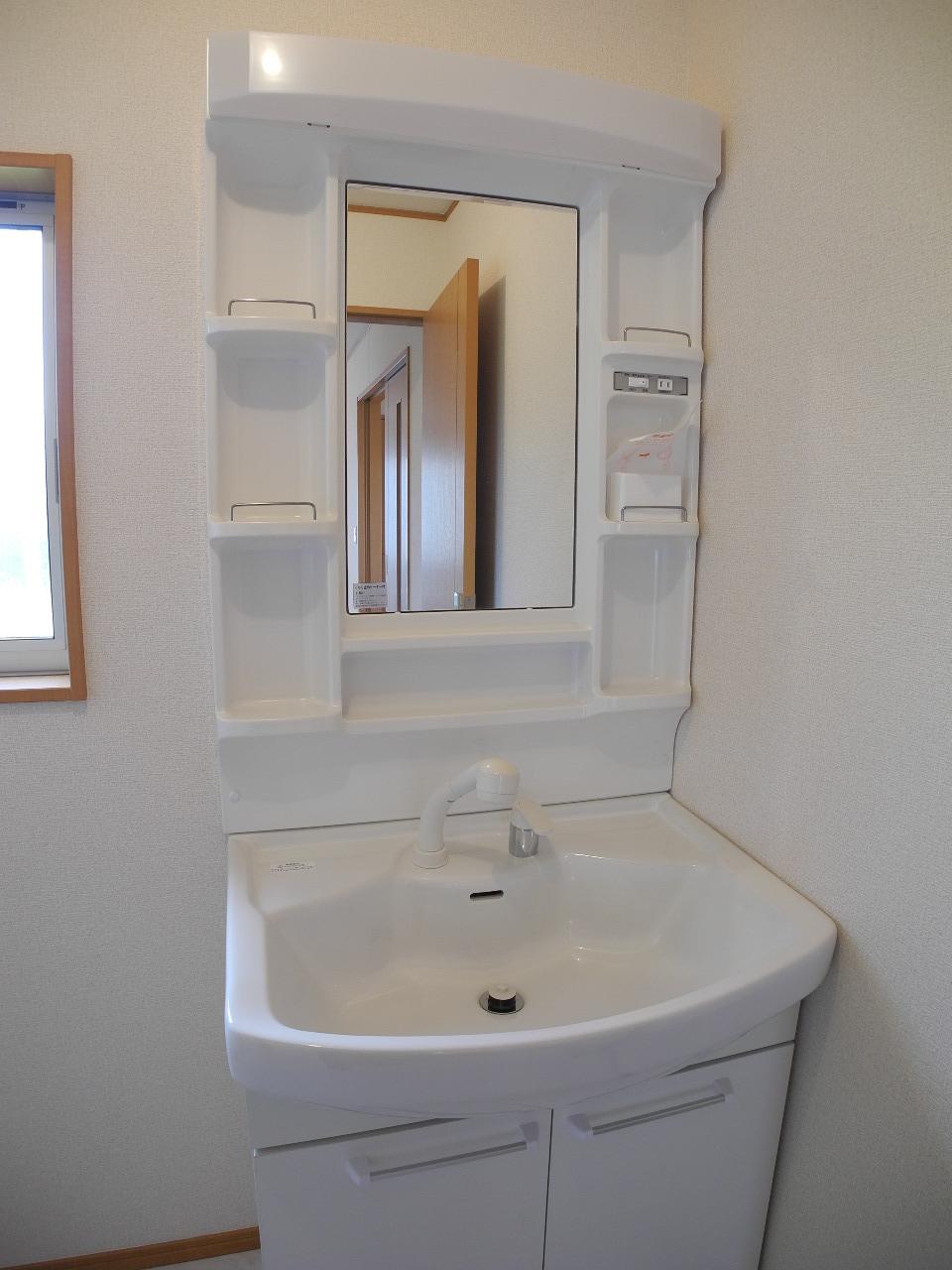 Wash basin, toilet. Indoor (September 2013) Shooting