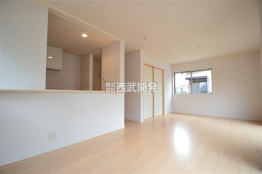 Same specifications photos (living). Color ・ Arrangement and the like will differ. For more details, please contact us.