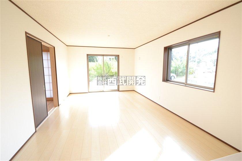 Same specifications photos (living)