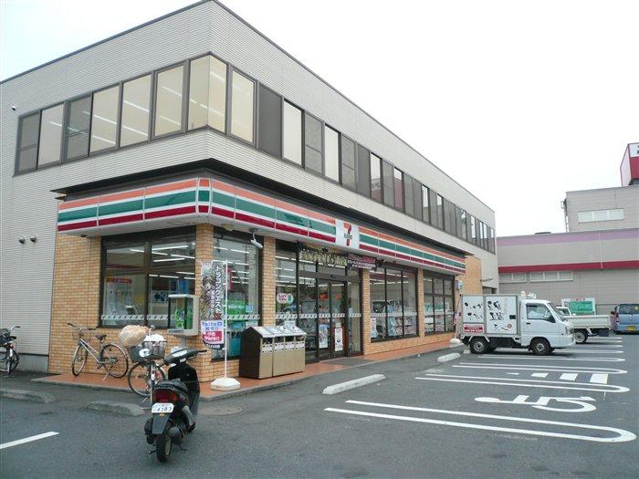 Convenience store. 1060m to Seven-Eleven
