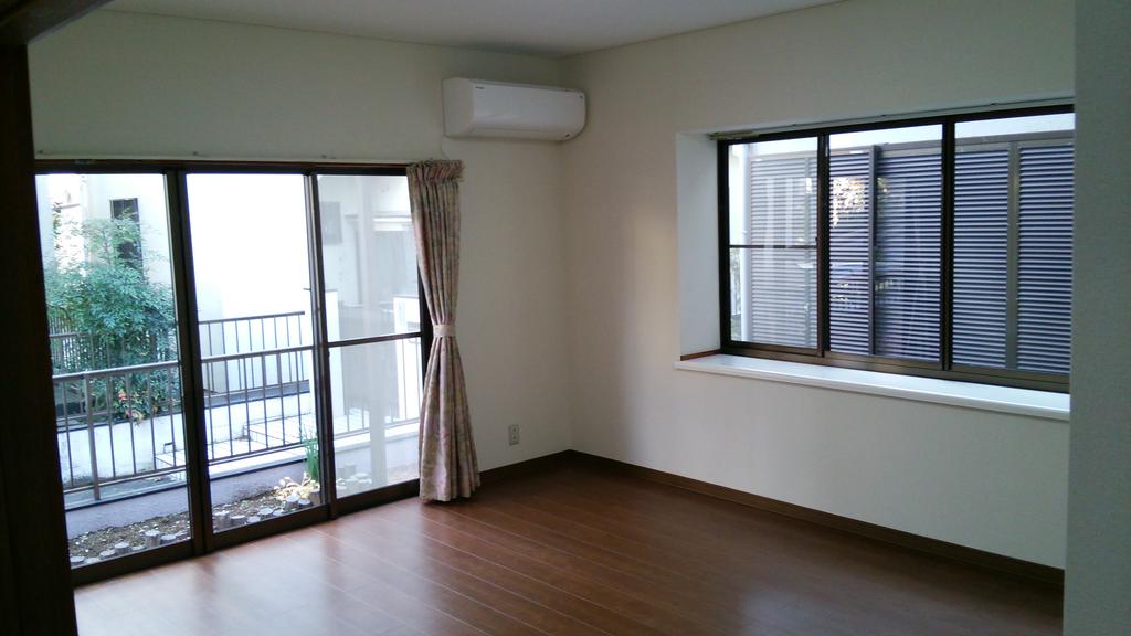 Living and room. bright, Spacious is living. It is air-conditioned high-capacity! 