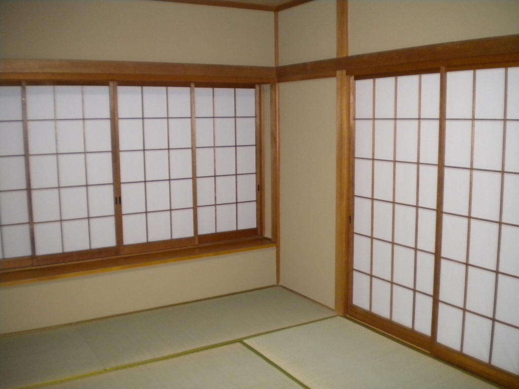 Living and room. Japanese-style room 8 quires