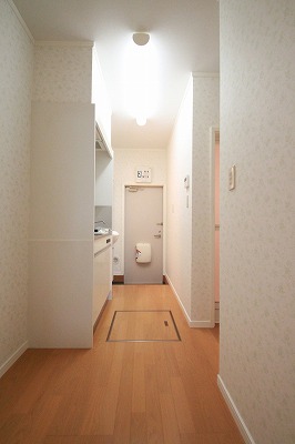 Living and room. Same building ・ It is a photograph of another room.