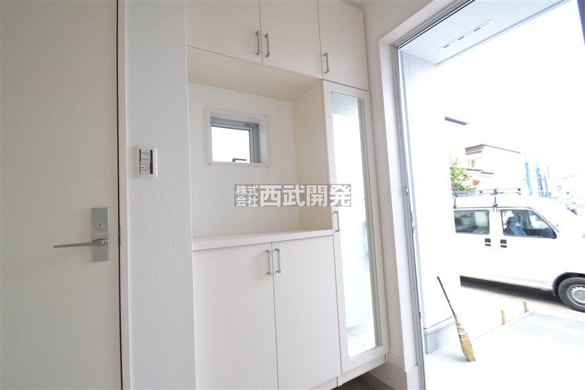 Entrance. Local (12 May 2013) Shooting