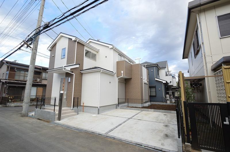 Local photos, including front road. Local (12 May 2013) Shooting