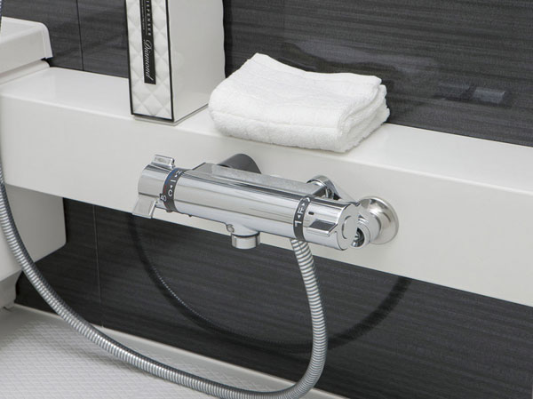 Bathing-wash room.  [Mixing faucet with thermostat] In mixing faucet with a temperature adjustment machine, It can be adjusted to the temperature of the preference.