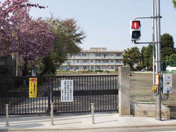 Surrounding environment. Kawagoe first elementary school (a 12-minute walk, About 920m)