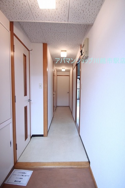 Entrance.  ■ Indoor photo is a picture of another room