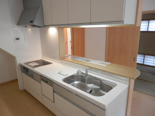 Kitchen. Local (10 May 2013) Shooting