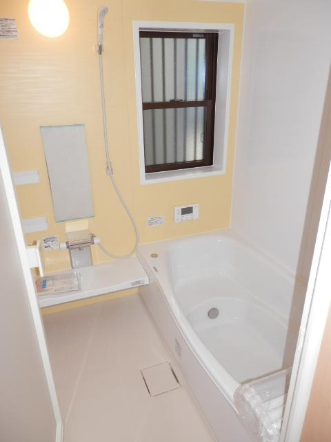 Bathroom. Local (10 May 2013) Shooting