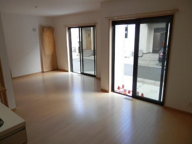 Living. Local (10 May 2013) Shooting