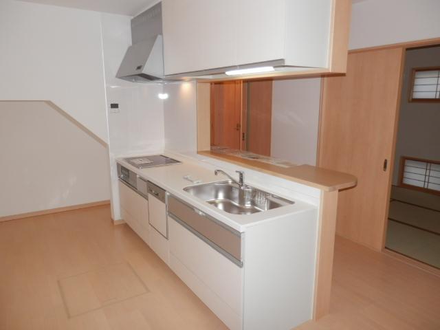 Kitchen. Local (10 May 2013) Shooting