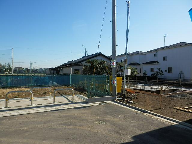 Local photos, including front road. Local (12 May 2013) Shooting