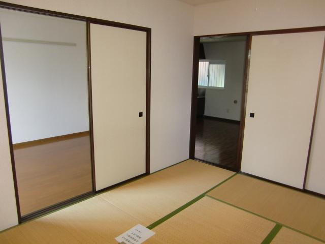 Living and room. Japanese-style room (6 quires)