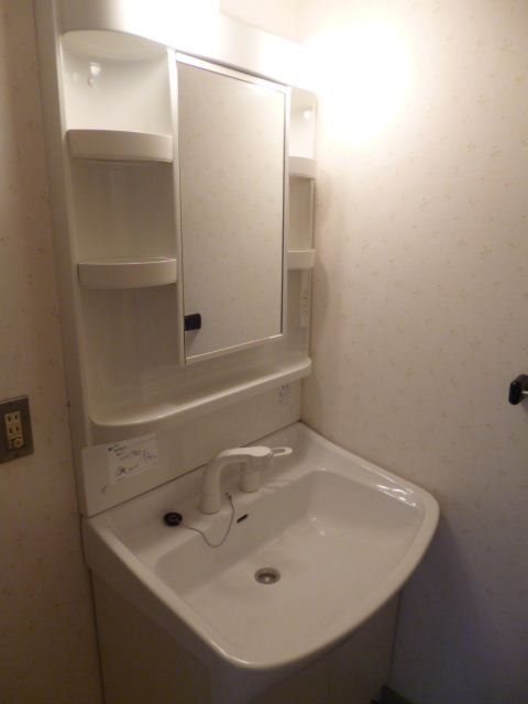 Washroom. Hand-wash ・ Gargle is likely to, Shampoo is Dresser.