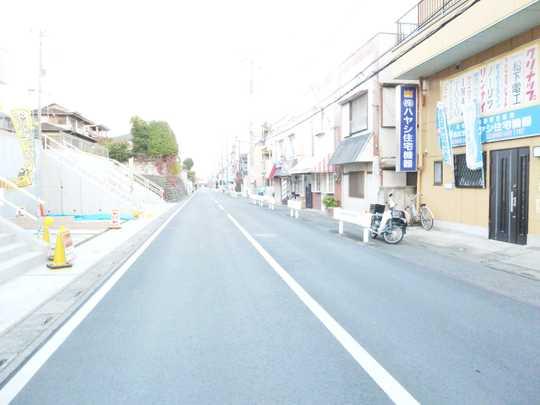 Local photos, including front road. Frontal road