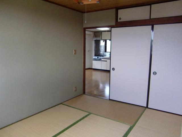 Living and room. Japanese-style room (6 quires)