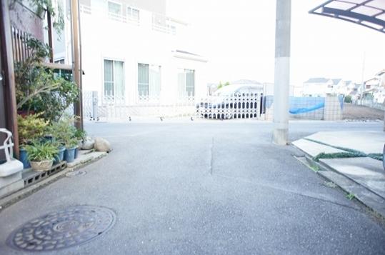 Local photos, including front road. Frontal road