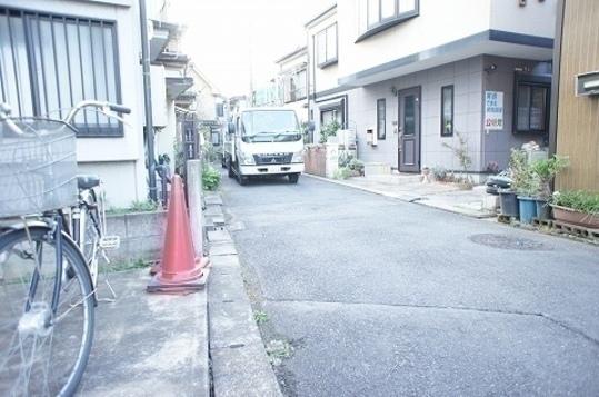 Local photos, including front road. Frontal road