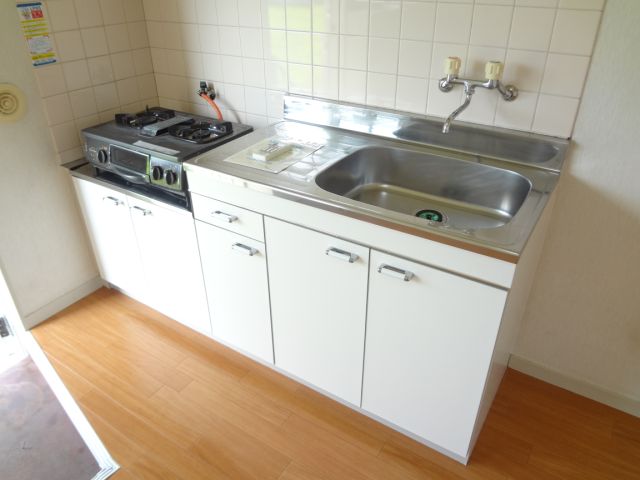 Kitchen. 2-neck with gas stove