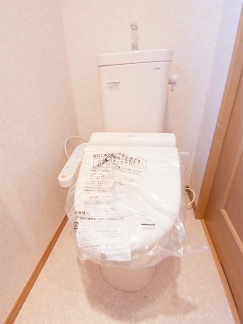 Toilet. Indoor (10 May 2013) Shooting