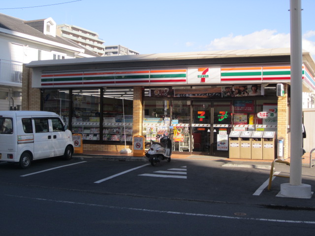 Convenience store. Seven-Eleven Kawagoe Wakitahon the town store (convenience store) to 385m