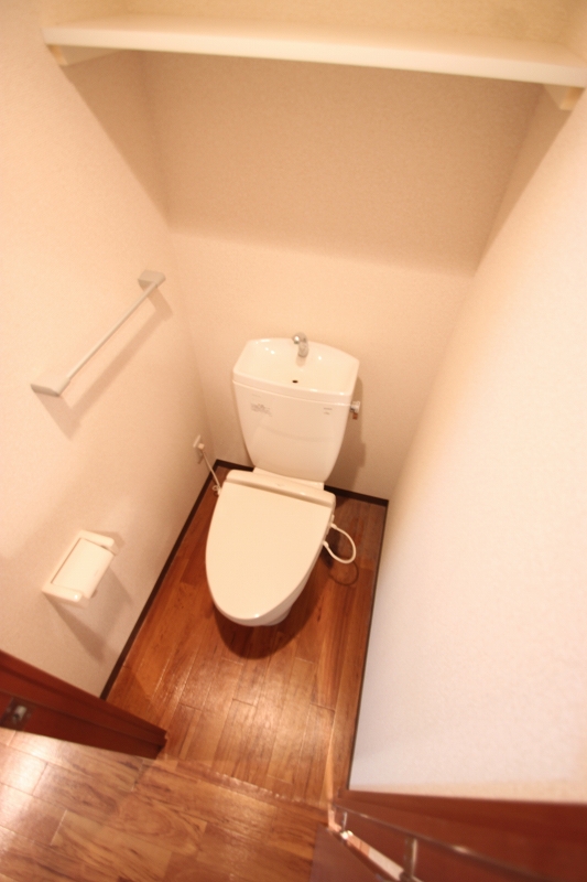 Toilet.  ■ Same apartment It is similar to photo