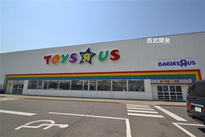 Shopping centre. Toys R Us 800m to Kawagoe shop