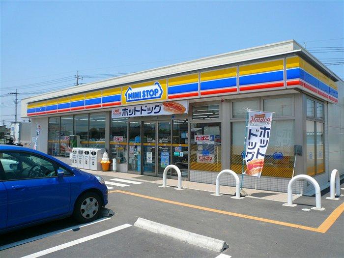 Convenience store. Until MINISTOP 890m